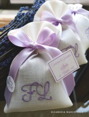 Sacchetto in lino panna con ricamo e nastro 16 mm lilla