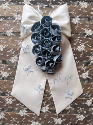 Fiocco nascita seta panna cascata rose azzurre