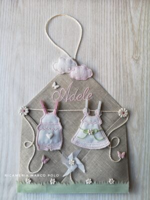 Panni stesi su letterina. Fiocco nascita lino tortora