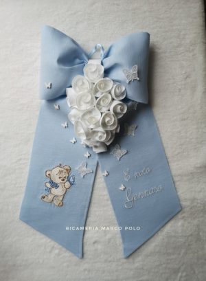 Fiocco nascita lino celeste orso e rose
