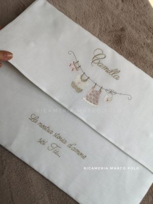 Busta panni stesi, lino bianco ricamo tortora e rosa pallido