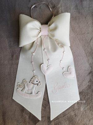 Cavalluccio a dondolo con cuori e stelline, lino panna