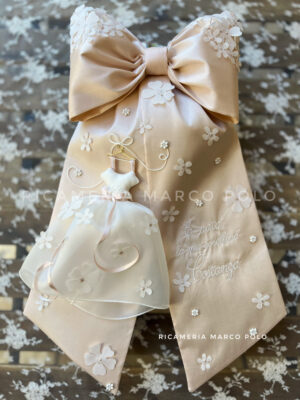 Fiocco Nascita con abitino in seta cipria