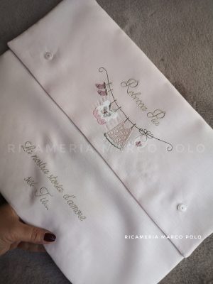 Busta panni stesi lino rosa cipria, ricamo tortora e rosa chiaro