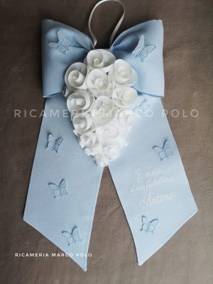 Fiocco nascita lino celeste cascata rose panna