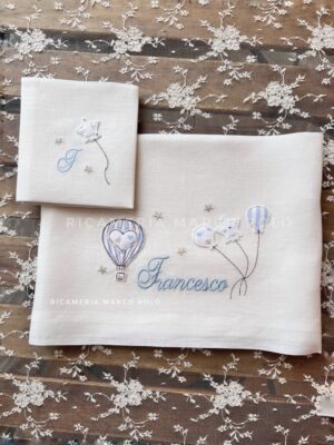 Lenzuolino lino panna ricamato azzurro
