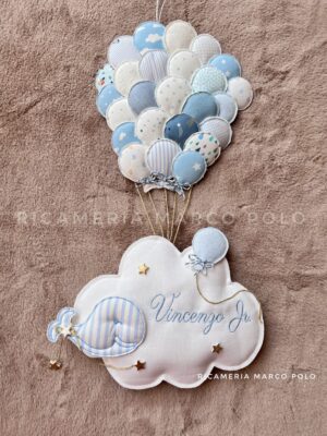 Palloncini e nuvola con balena