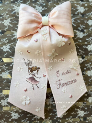 Bimba con soffione e cuciture lino rosa