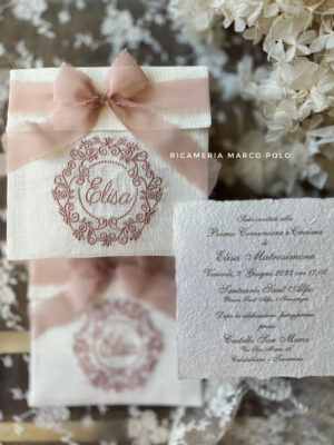 Invito o bomboniera lino panna, ricamo rosa cipria scuro