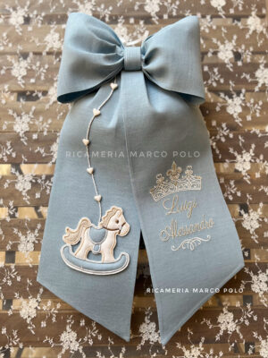 Cavallo a dondolo e corona, lino azzurro inteso