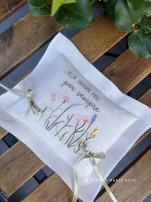 Prato e fiori Portafedi in lino personalizzati