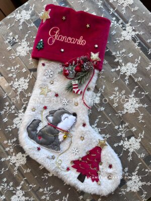 Calza natalizia con lupo e alberi