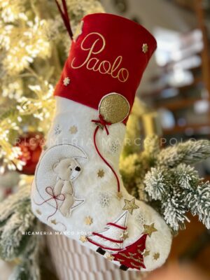 Calza natalizia con alberi e orso su luna