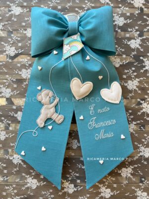 Orsetto appeso aquilone e cuori. Fiocco nascita lino turchese