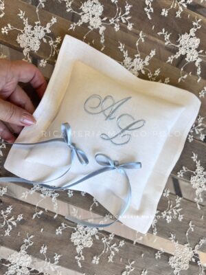 Portafedi in lino personalizzato