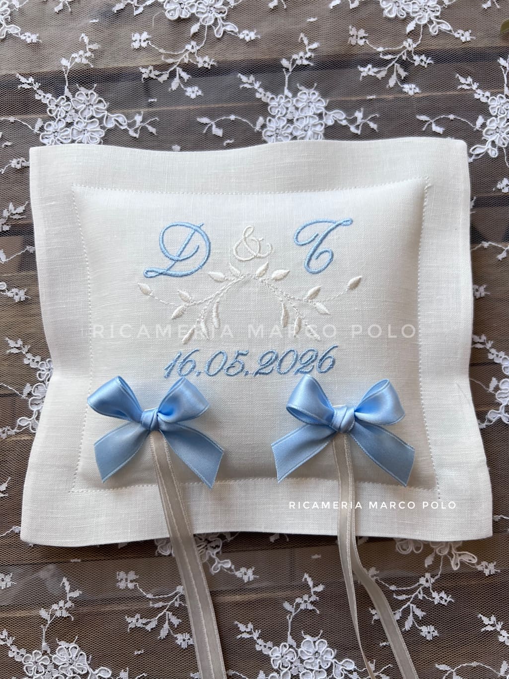 Rami d'ulivo azzurro baby portafedi lino panna